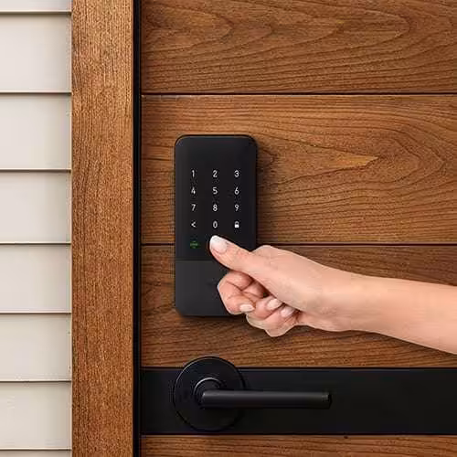 Aqara Smart Door Lock U400 — with Installation 10 Aqara Smart Lock U400 UWB hands-free unlocking from a smartphone in pocket